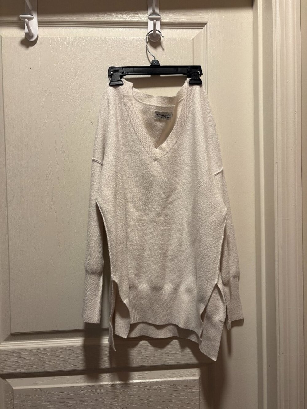 ABERCROMBIE & FITCH SWEATER